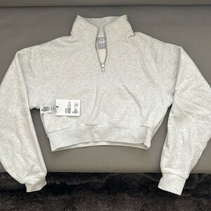 NWT Aritzia TNA cozy perfect fleece size xs in heather cloud white